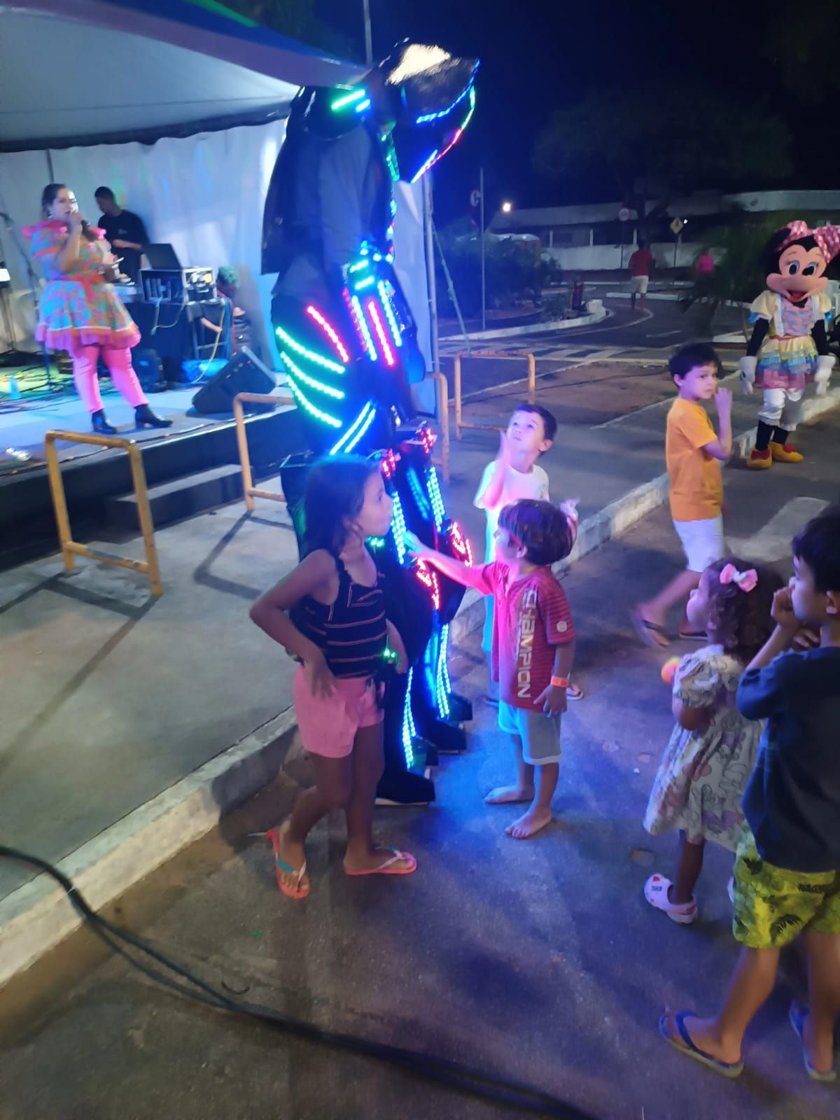 Robô de Led para eventos - Foto 3